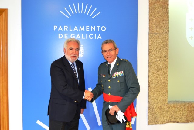 O xeneral xefe da Garda Civil de Galicia despídese do presidente do Parlamento